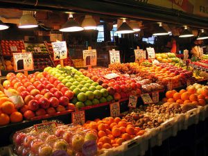 healthy eating habits include fresh fruits and vegetables