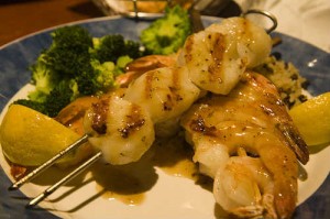 eating healthy with scallops and broccoli